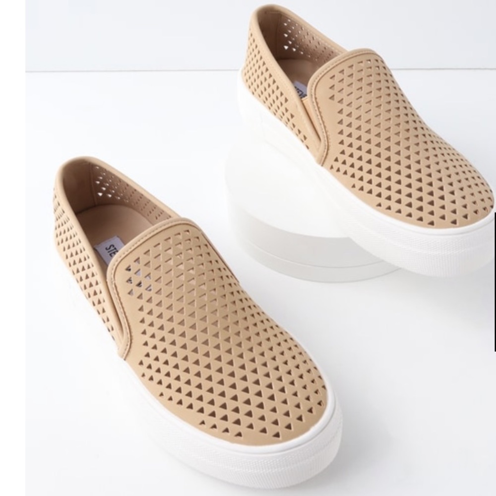 STEVE MADDEN TAN SNEAKER